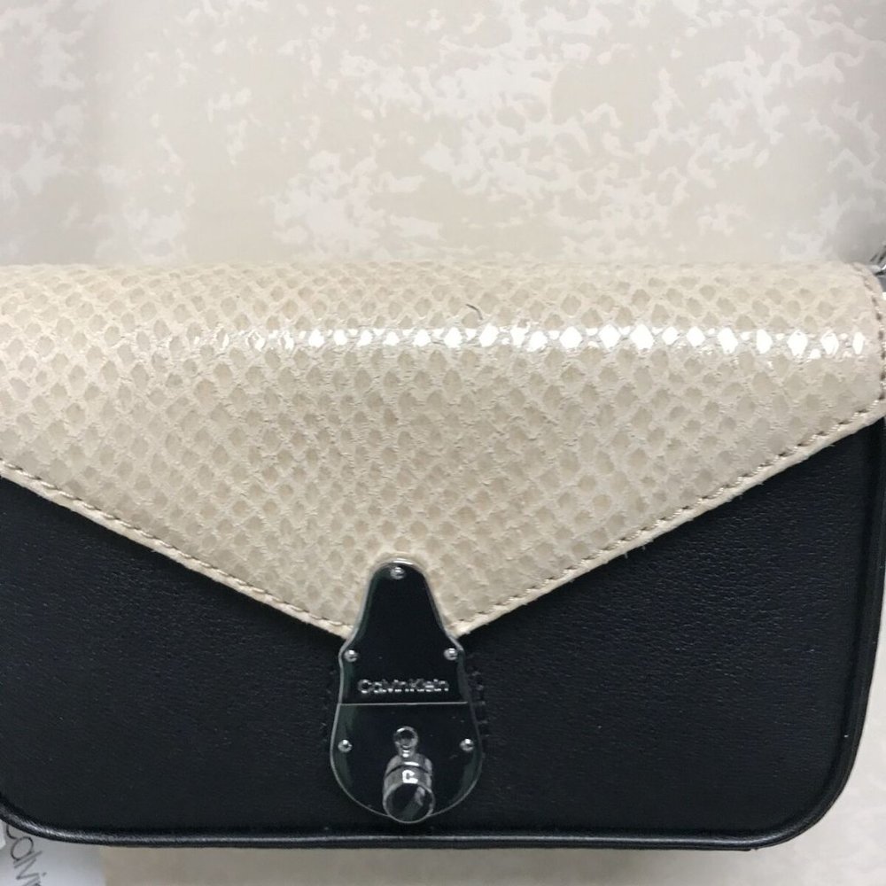 New Calvin Klein Lock Daytona Leather Statement Crossbody - Silver chain strap